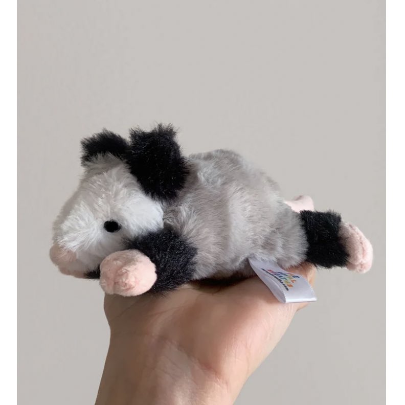 #RT #RT이벤트

안녕하세요! 조금 늦었지만 팔로워 4000명 달성 기념으로 알티 이벤트 엽니다

참여방법 : 🐀RT🐀(팔로우도 해주시면..♡)

추첨 후 1분께 사진 속의 귀여운 주머니쥐 인형을 선물해드립니다!

당발은 택배 도착하면 하겠습니다! 주머니쥐를 사랑해주시는 분이 받게되면 좋겠어요><