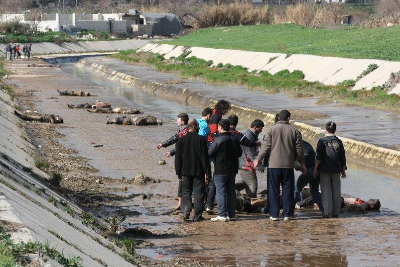 Charles_Lister's tweet photo. 12yrs ago today, Syrians in #Aleppo awoke to find dozens of corpses flowing down the Qweiq River -- men, women &amp; children tortured &amp; executed by #Assad's regime &amp; dumped in the river to sow terror.

220+ bodies, over days. https://t.co/oNvpIo22jS