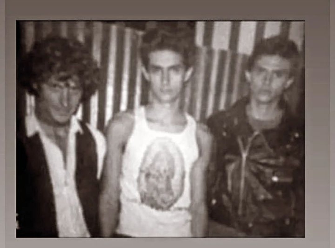 Las insólitas.
<a href="/amarcovich/">Alejandro Marcovich</a> <a href="/AlfonsoAndre/">Alfonso André</a> <a href="/SaulHernandezE/">Saúl Hernández</a>