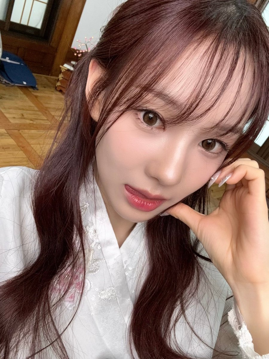 [250129] PLUS CHAT

Sarang Update

”Naya! It’s me, Sarang 🍀🤍 Happy New Year, Naya 🙇‍♀️💕
It’s our first Lunar New Year together, are you all having a wonderful holiday? Thanks to Naya, I’m having such a happy time! I hope Naya also has a joyful and abundant Lunar New Year. Let’s