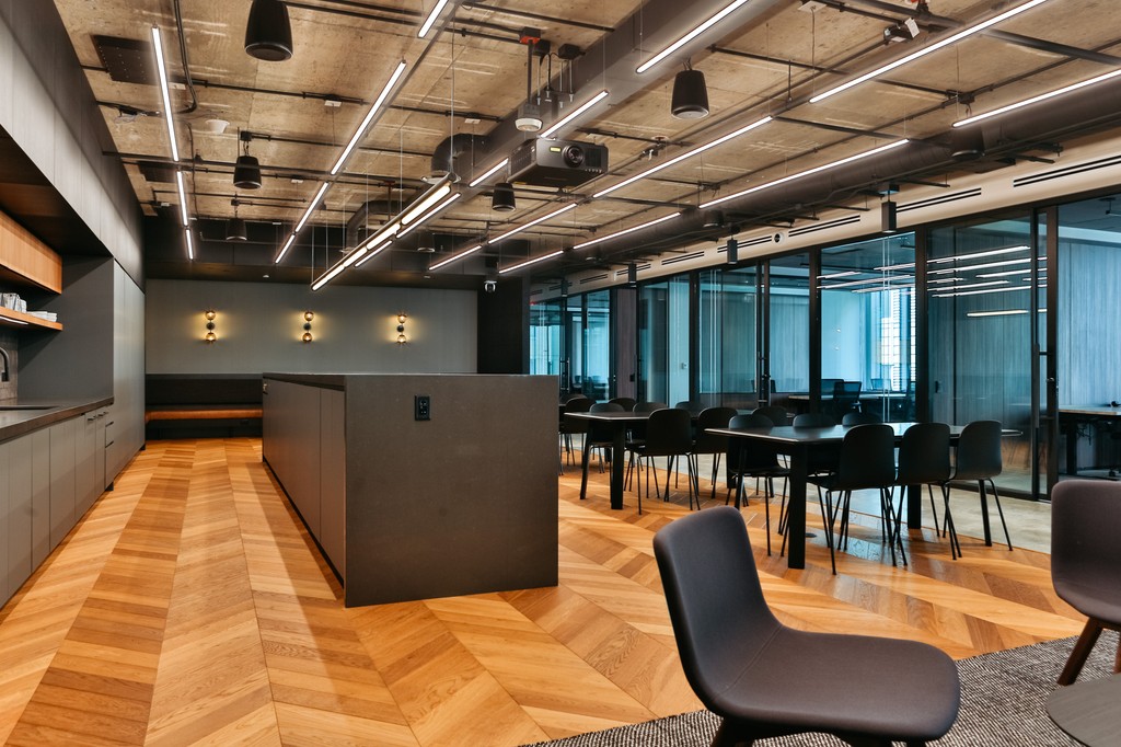 Coworking spaces naturally facilitate both social and professional connections to grow your network. This happens through:
~Informal conversations in shared spaces
~Organized social and professional events
~Spaces that facilitate in-person team meetings 
~Networking opportunities