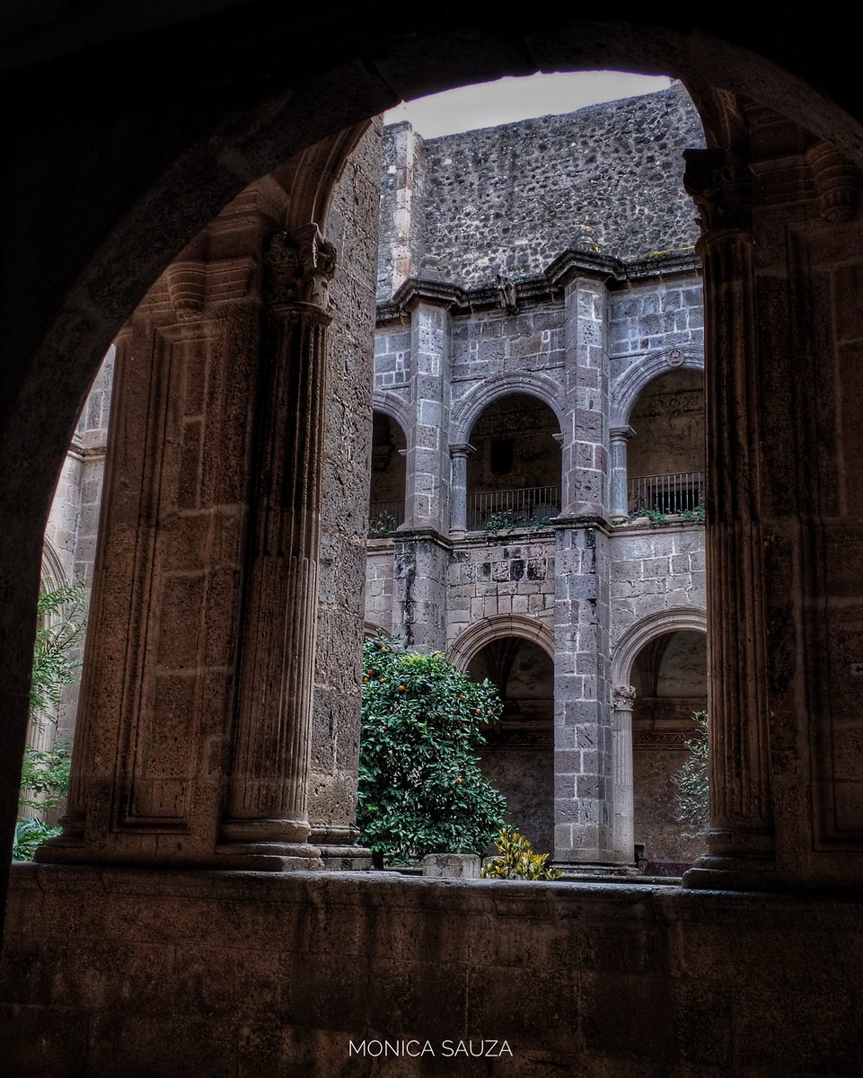 mosave_87's tweet photo. Voy a guardar intacto el recuerdo de este instante porque todo lo que existe ahora mismo nunca volverá a ser igual.
José Emilio Pacheco
📷 IG: monicasauza
#yuriria #pueblomagico #exconvento https://t.co/MpPinmDt5K