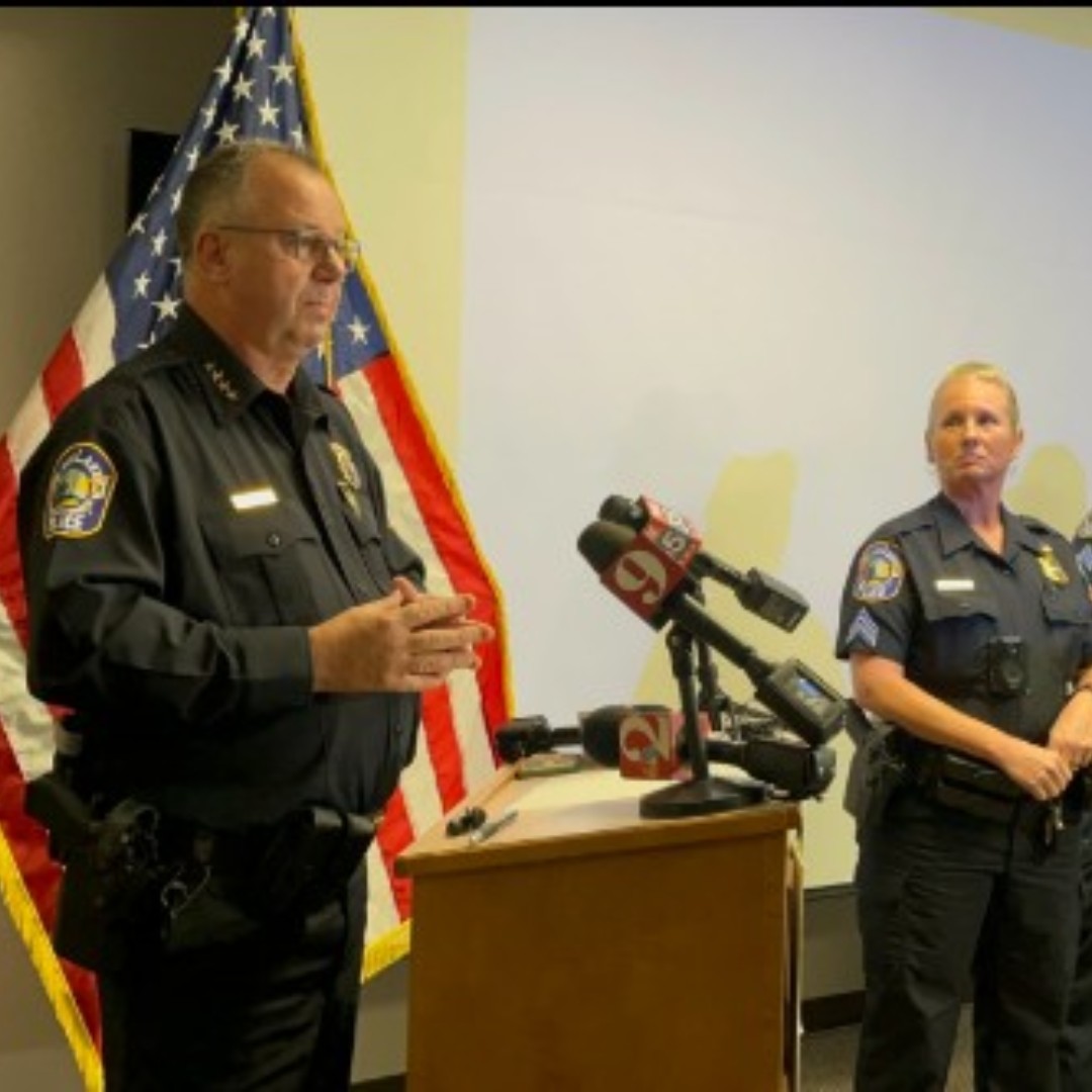 FBIStLouis's tweet photo. Watch the news briefing about how a small Florida police department captured an FBI #TenMostWanted fugitive from Franklin County, Missouri after he was added to list in May 2023.
📷 Town of Lady Lake
📺https://t.co/yYz1QfyzBi https://t.co/G0jjTJlNHS