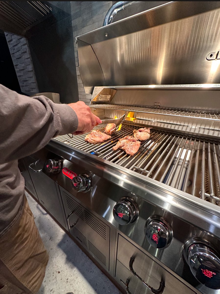 Our idea of the perfect night🔥 A Bull outdoor kitchen is not just a product, but also an experience!✨
