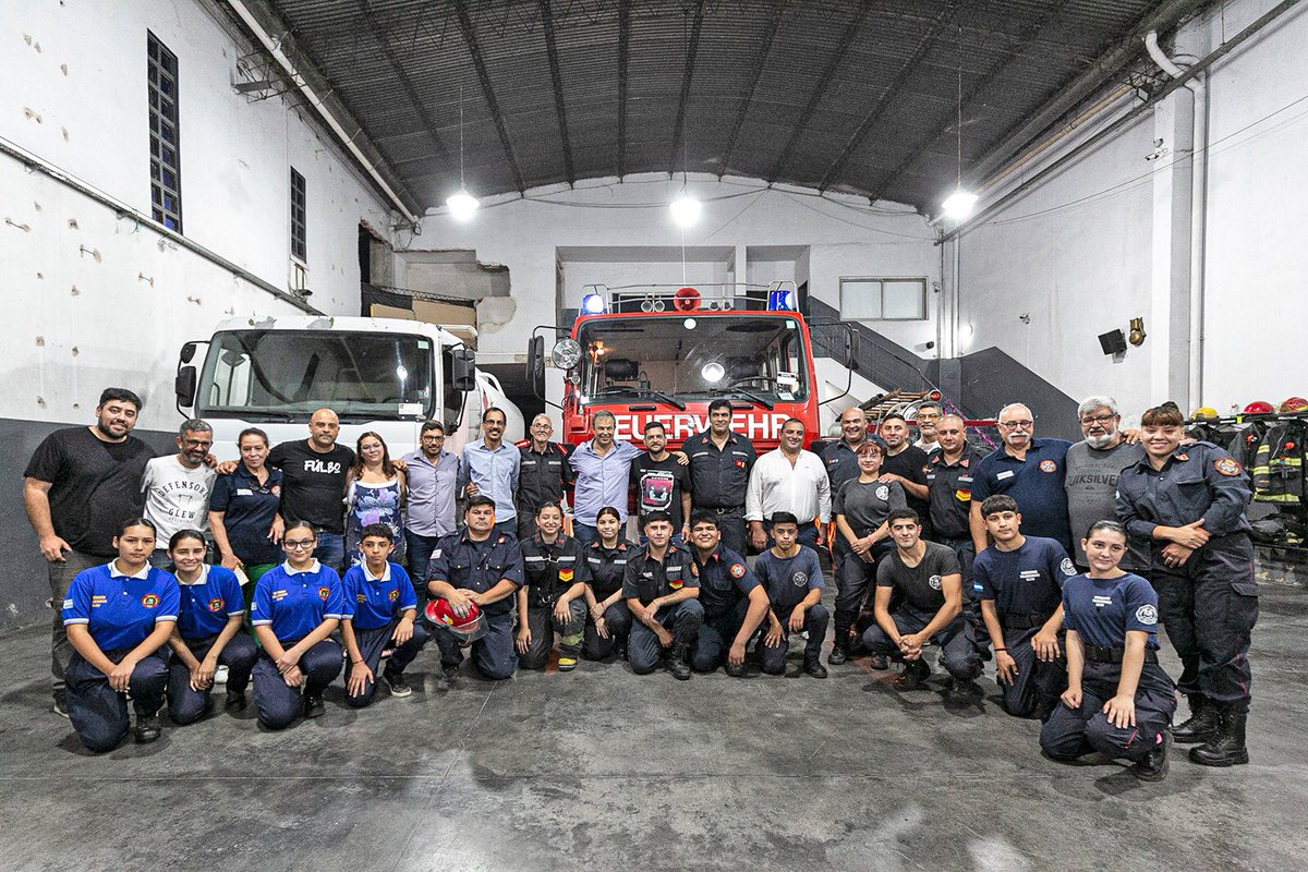 CascallaresPJ's tweet photo. Enviamos un fuerte abrazo a los Bomberos Voluntarios de Glew que hoy cumplen 53 años bajo la consigna “Valor, Abnegación y Sacrificio”.
Gracias por el compromiso constante con nuestra comunidad, materializando la esencial tarea de cuidar a nuestra gente.
#BrownConVos https://t.co/A5YGgEXDLu