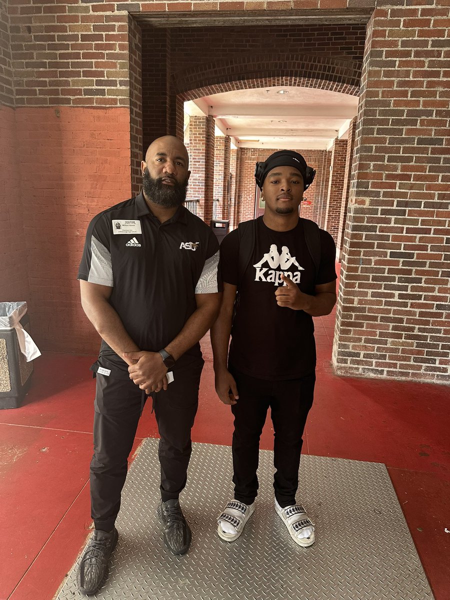 Back in Tampa!! Home of the Big Red!! Recruiting dawgs!! Good to see old friends who paved the way still giving back!! Good to see you Coach Sipp!!