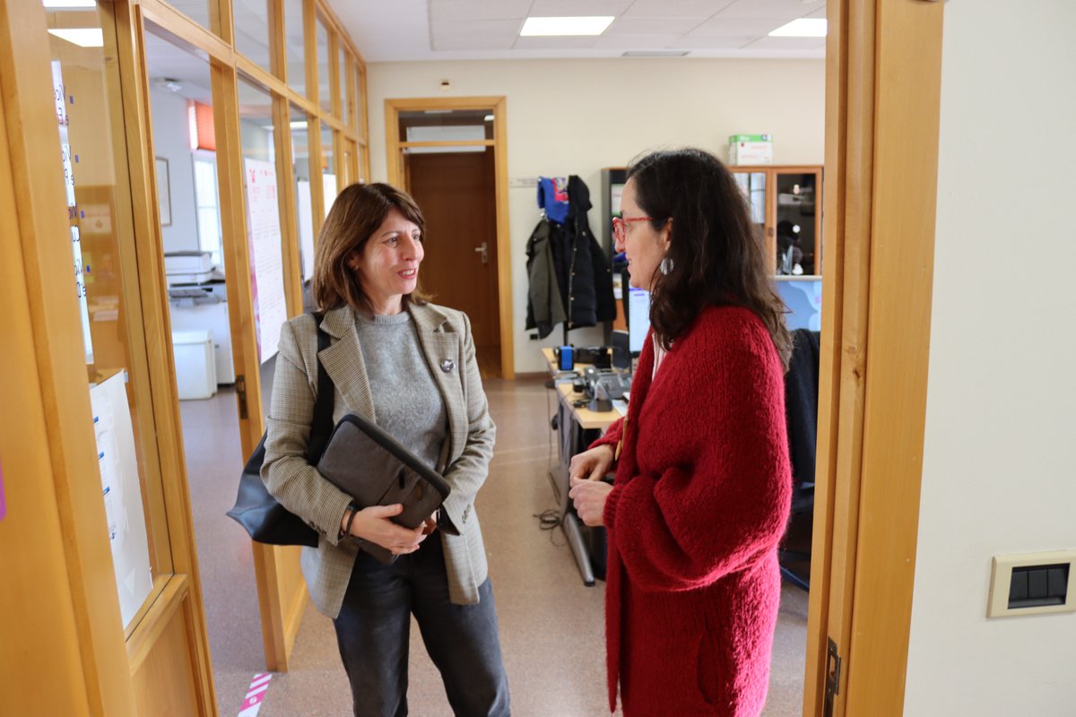 UDC_gal's tweet image. A vicerreitora de Igualdade e Diversidade Cristina López reuniuse esta mañá coa responsable da Área de Igualdade da @Depucoruna, Soledad Agra, para tratar a problemática actual do galego e explorar iniciativas que se poderían desenvolver desde a #UDC sobre este asunto.