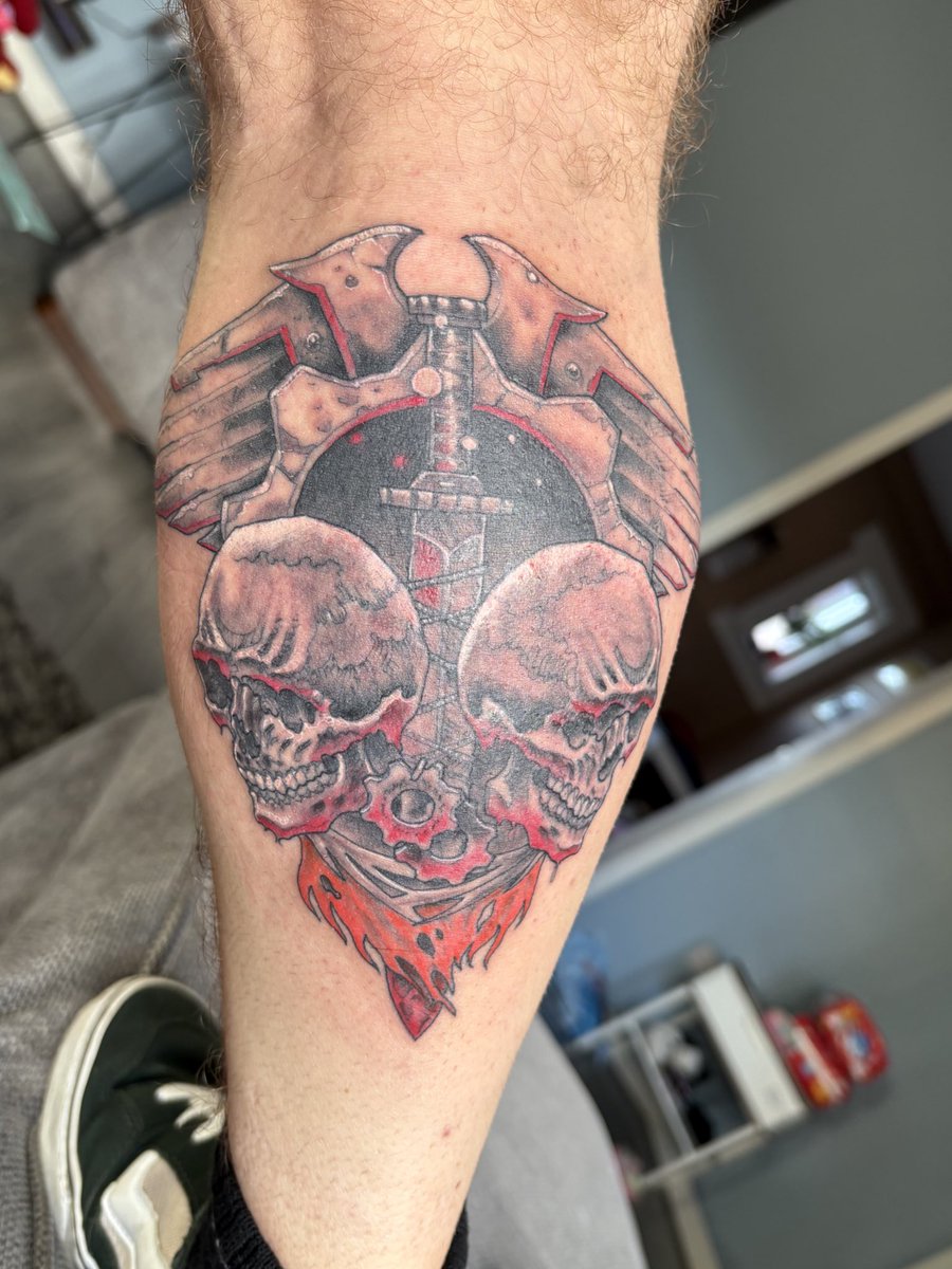 Finally got round to getting a <a href="/GearsofWar/">Gears of War</a> tattoo 😏😏

Design from <a href="/luke_preece/">Luke Preece</a> 👌🏼