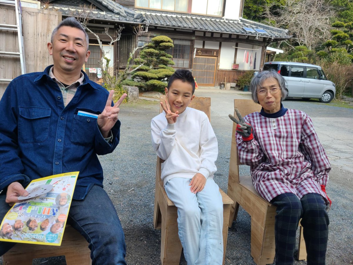 studio_kura's tweet image. 元々ハウス4にあった棚を解体して出た木材からハウス4用の看板を作り、剥がした床から出てきた合板をカットしてハウス4に置く椅子を作りました! shopbot活躍してる。　
資源を有効活用しながら芸術村作って行きたいですね!

#studiokura #リサイクル #shopbot #Artistinresidence #fablab糸島 #芸術村