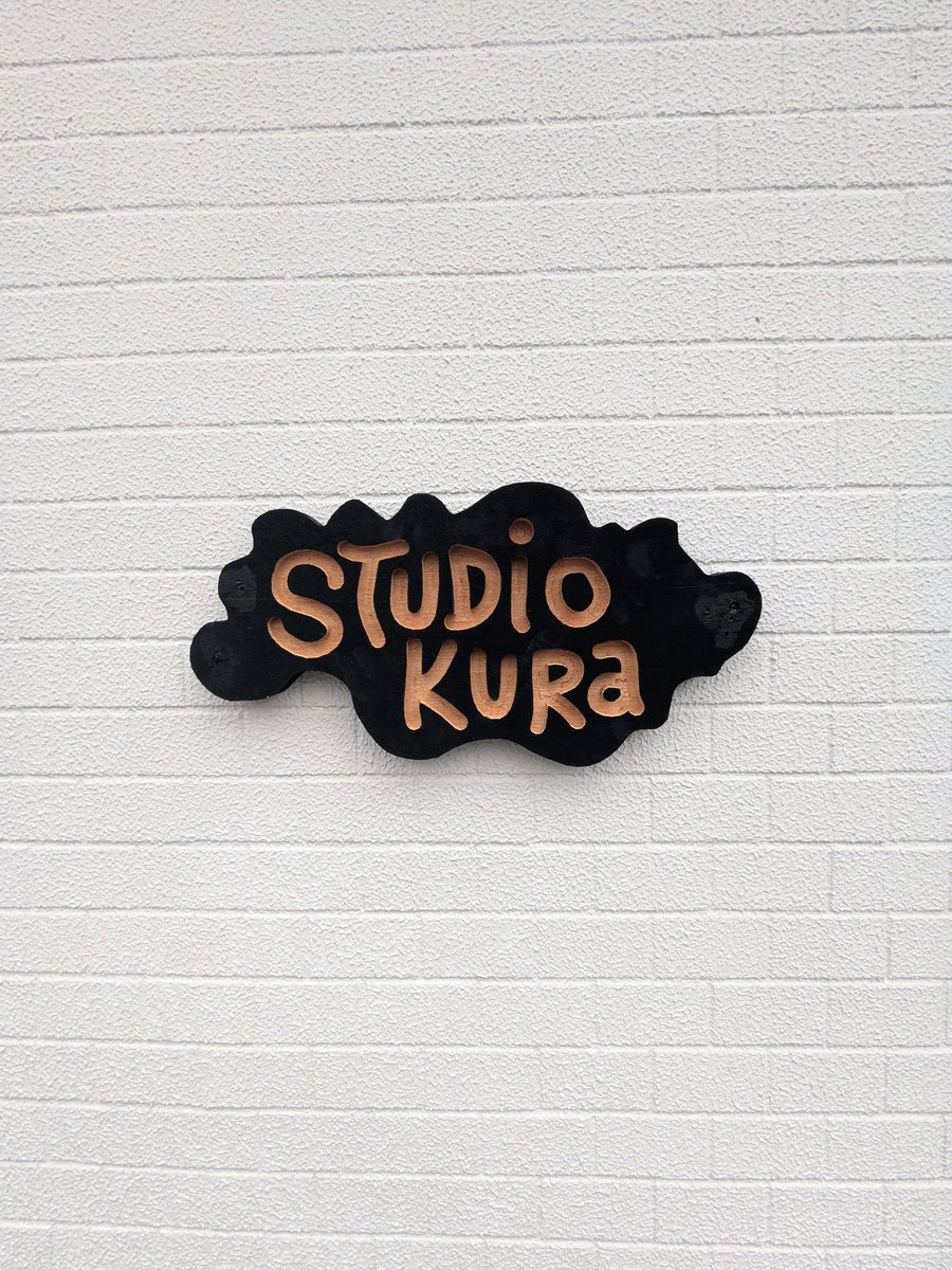 studio_kura's tweet image. 元々ハウス4にあった棚を解体して出た木材からハウス4用の看板を作り、剥がした床から出てきた合板をカットしてハウス4に置く椅子を作りました! shopbot活躍してる。　
資源を有効活用しながら芸術村作って行きたいですね!

#studiokura #リサイクル #shopbot #Artistinresidence #fablab糸島 #芸術村