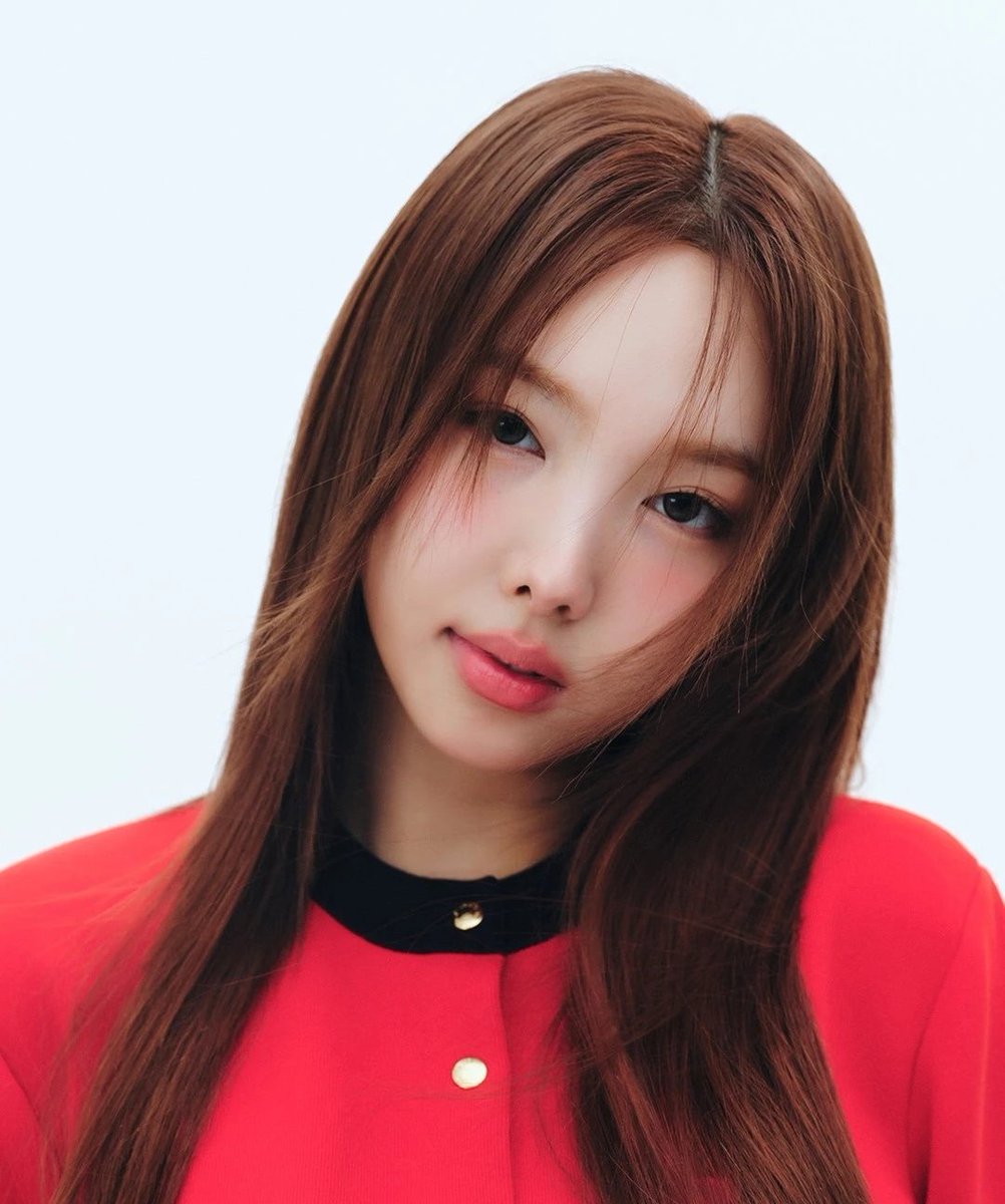 classyender's tweet photo. blink's weird obsession with nayeon;
-an educational thread https://t.co/2tep0Dsqaj