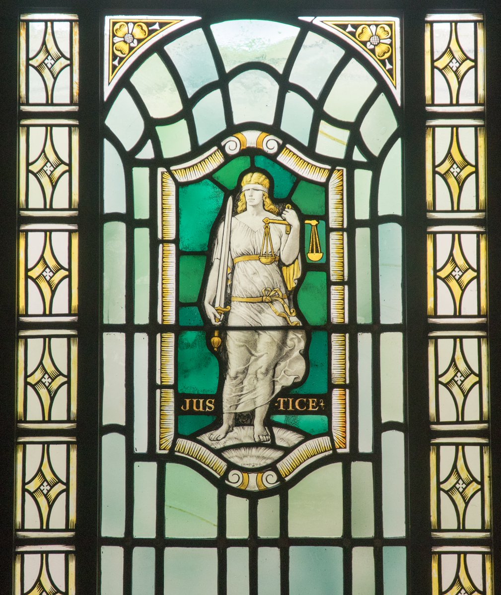 This striking stained glass window, crafted by George Kruger Gray, showcases the Masonic virtue of Justice ⚖️✨  

What does Justice mean to you?

🔗ugle.org.uk/freemasons-hal…

#Freemasons