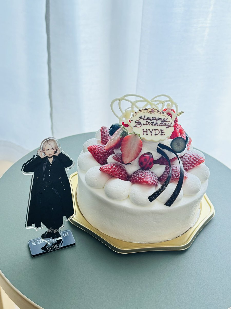jts515's tweet photo. happy birthday🎂hyde🤍🤍🤍 https://t.co/h2qmYvku8Z