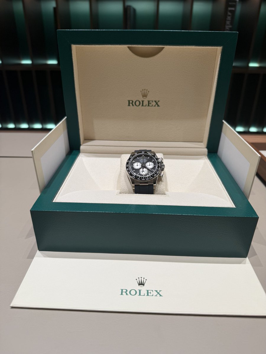 DytonaW's tweet photo. 16 レキシア銀座GMT・デイトナ枠行ってきました。(最終回)

今回のデイトナは　#BabyLeMans
でした。

#126519LN
#GMT
#デイトナ
#ロレックス 
#レキシア
#rolex
#daytona https://t.co/BnKplMVrPS