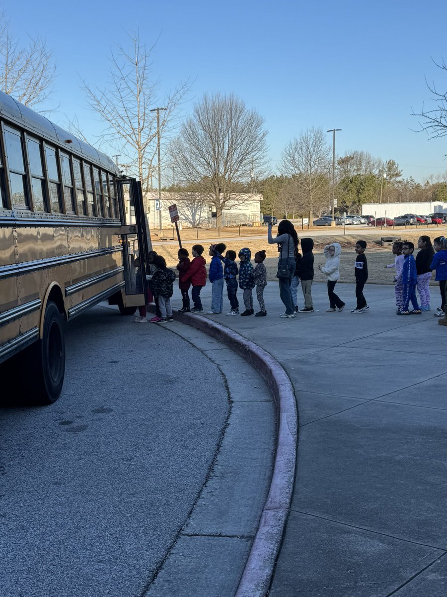 RCPS_EarlyLearn's tweet image. Field trip vibes
#fieldtrip #fieldtripping #musical 
#musicalperformance #thewiz #pat #dph