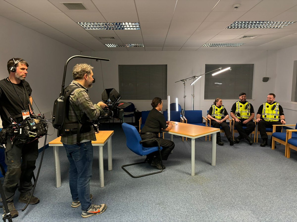 Have you seen our new police officer recruitment campaign video? Here's a look behind the scenes 👮🏻 🎥 
 
The campaign highlights the transferable skills you can bring to the job of a police officer. 
 
Find out why policing is #AJobLikeNoOther ➡️  orlo.uk/iPZkR