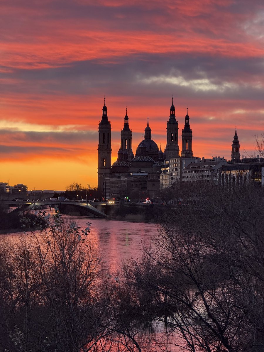 Luces de la aurora en Zaragoza