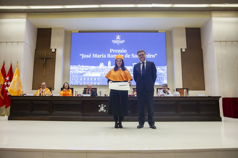 Casi doscientos miembros de la comunidad universitaria recibieron sus premios y reconocimientos en el Día de la Comunidad Universitaria. 

📰 Noticia y discursos: bit.ly/3Epz6hM
📷 Galería de fotos: bit.ly/4gjhMbu
▶️ Vídeo homenajeados: youtube.com/watch?v=KeQzh1…