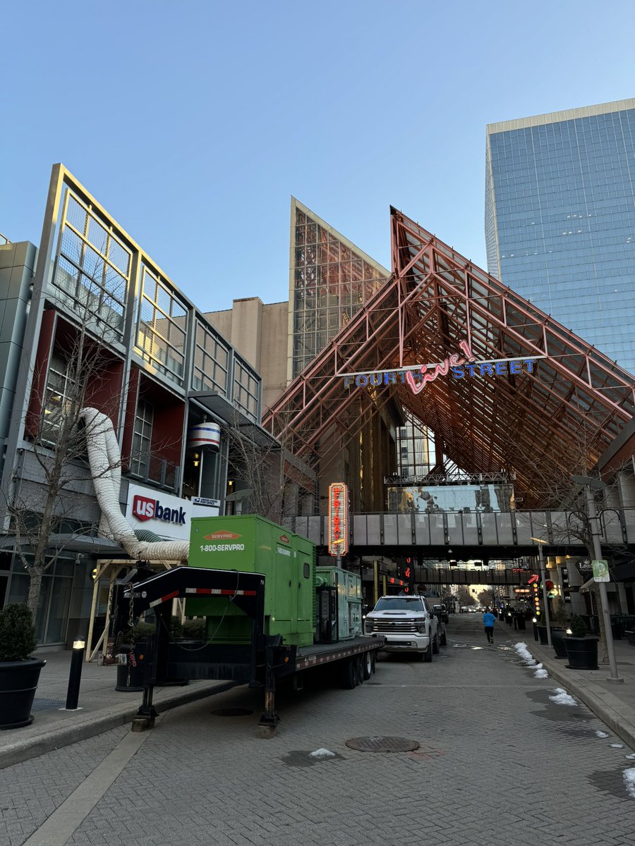 servprolexky's tweet image. Making it look #likeitneverevenhappened! #commercial #alwaysheretohelp #SERVPRO