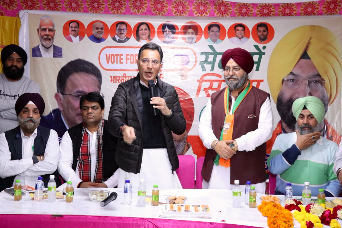 JitinPrasada's tweet photo. 📍 राजौरी गार्डन विधानसभा, दिल्ली 
🗓 29 जनवरी, 2025

भारतीय जनता पार्टी के प्रत्याशी श्री @mssirsa जी के समर्थन में आयोजित जनसभा को संबोधित कर उपस्थितजनों को भाजपा की विकास योजनाओं और प्रधानमंत्री श्री @narendramodi जी के नेतृत्व में हो रहे ऐतिहासिक कार्यों के बारे में अवगत कराया।

सभी ने आगामी 5 फरवरी को कमल का बटन दबाकर भाजपा को विजयी बनाने का संकल्प लिया।🗳️🇮🇳

#आ_रही_है_भाजपा 🪷
#DelhiElection2025
@BJP4India @BJP4Delhi