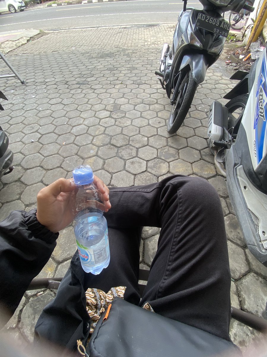 chlesies_'s tweet photo. hari penting mas-mas swasta https://t.co/uOxfT1gm7R