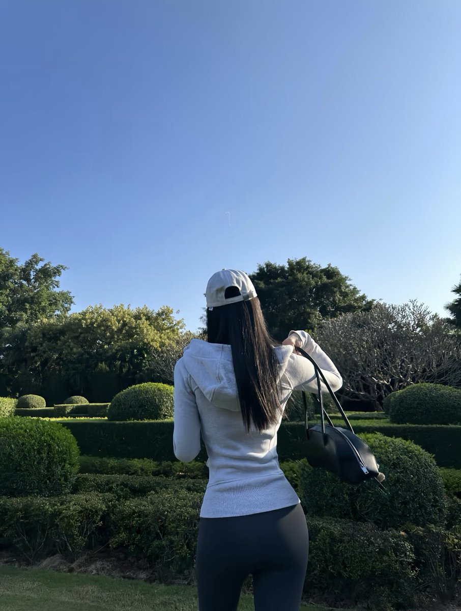laylains's tweet photo. 当个什么博主好呢？ https://t.co/YvKgr65UPY