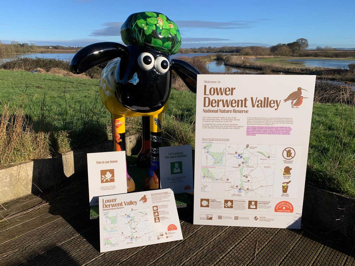 Pleasing to take delivery of our new responsible recreation signs this morning as part of our ongoing trial. Look out for them going up around the #LDV over the next few days - informing visitors of public access areas &amp; viewing facilities to help protect our special wildlife 🐦