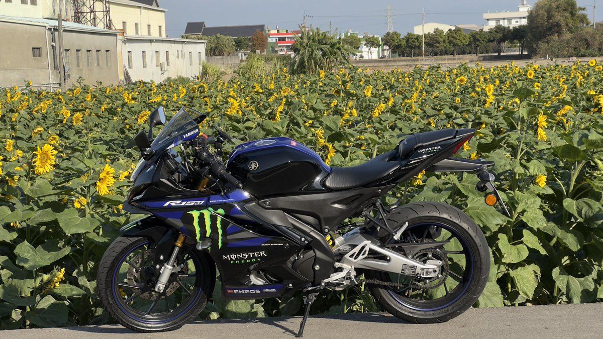 自己騎車亂跑 
想買運動相機！
也想進黃牌俱樂部
下一台想買Triumph
仿賽真的是意外
街車才是愛XD