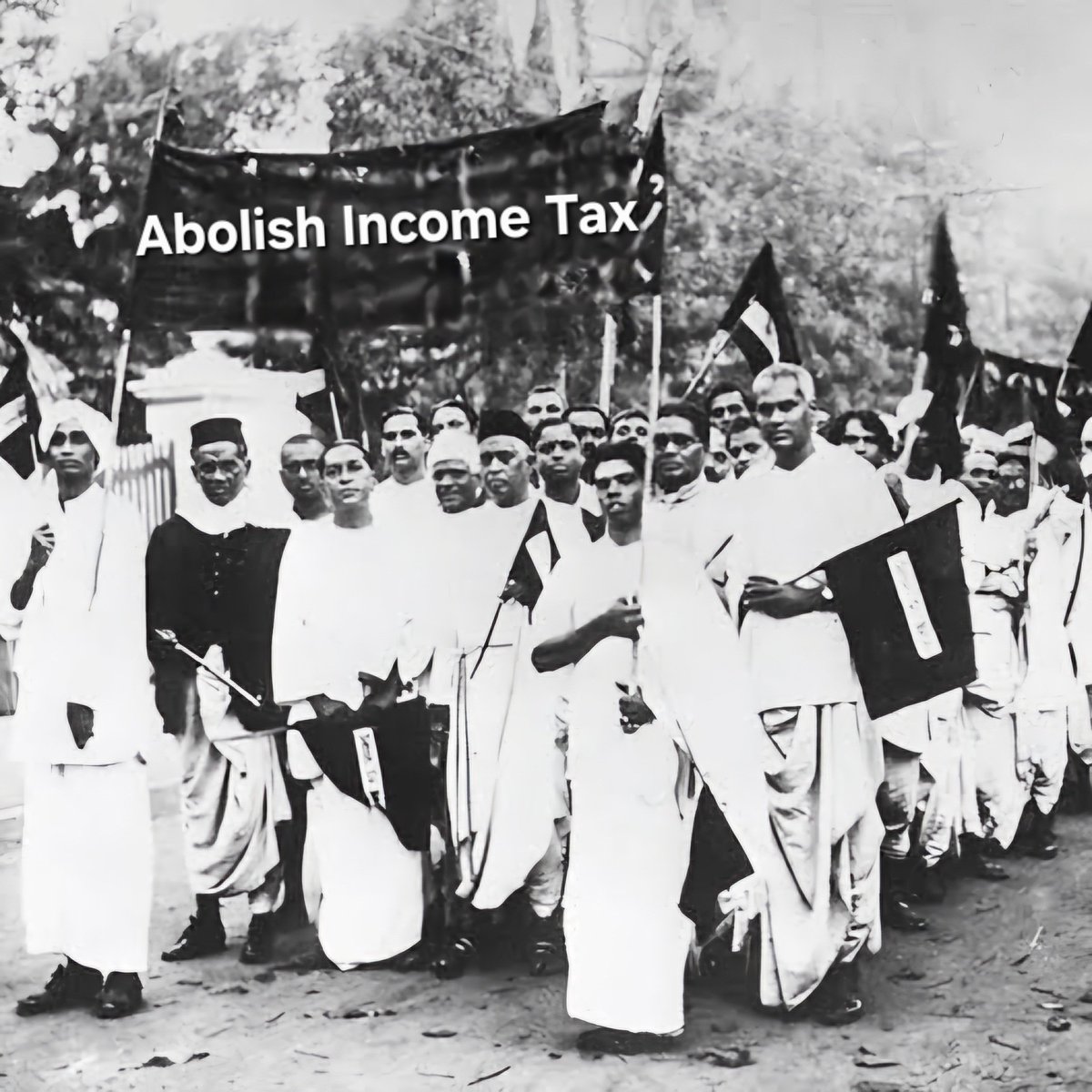 _James_Bong's tweet photo. March for #AbolishIncomeTax https://t.co/iQv9i49l4r