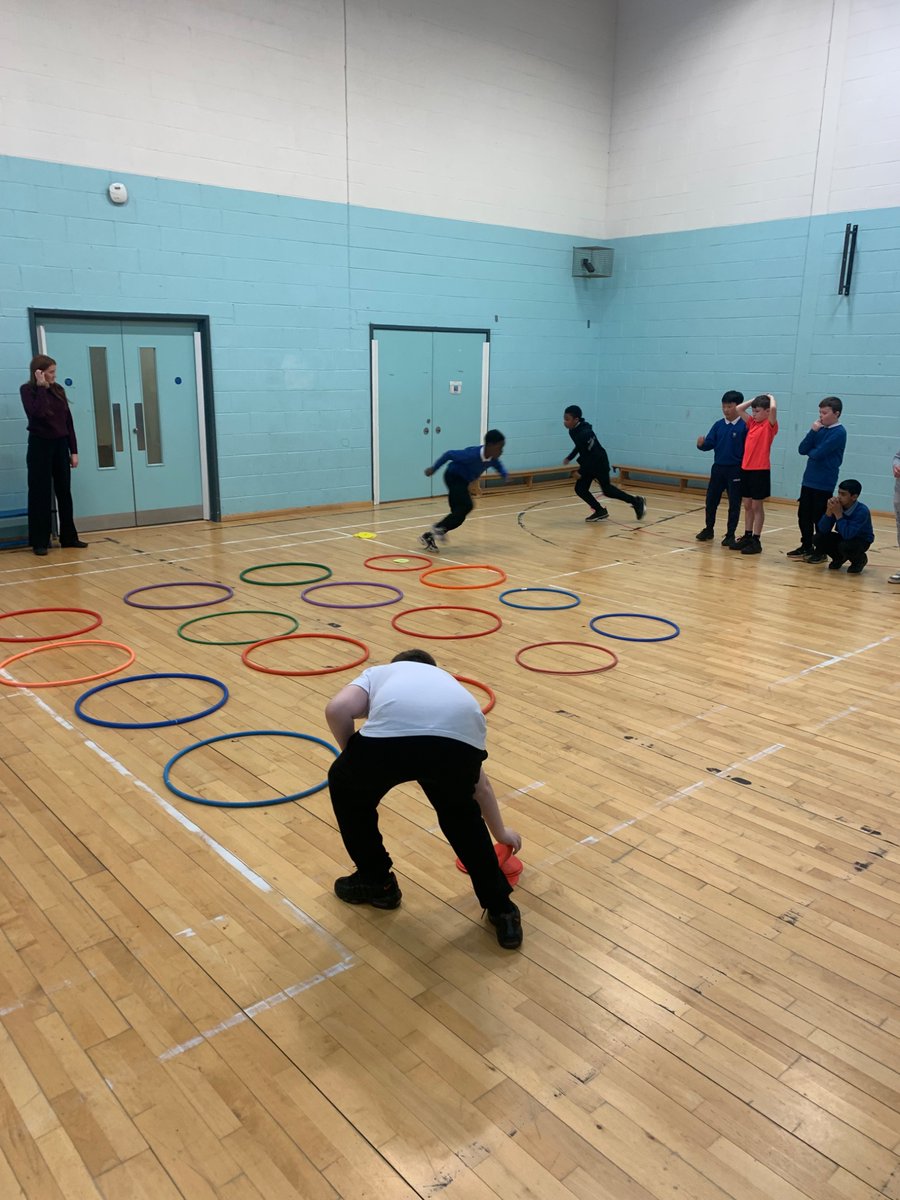 Strategy and team work was the order of the day! P6 have been enjoying playing games during PE recently. Well done P6 🥇