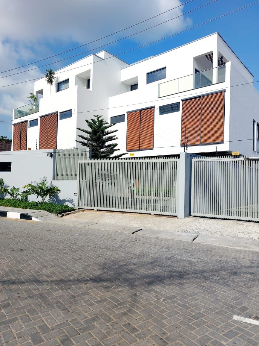 Firstequitorial's tweet photo. Exclusive 4-Bedroom Detached House for Rent in Ikoyi – $80k/year
• Service Charge: ₦5M
• Damage Deposit: ₦5M

Send DM for apartment features

#ikoyi #ikoyihousing #หลิงออม https://t.co/ot8iz4QH4e