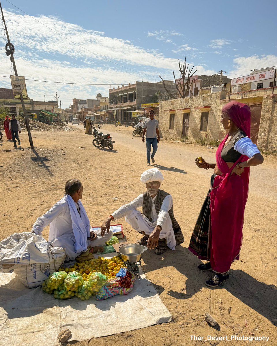 thardesertphoto's tweet image. गॉंव में बेर की दुकान सीधे खेत से बाजार में