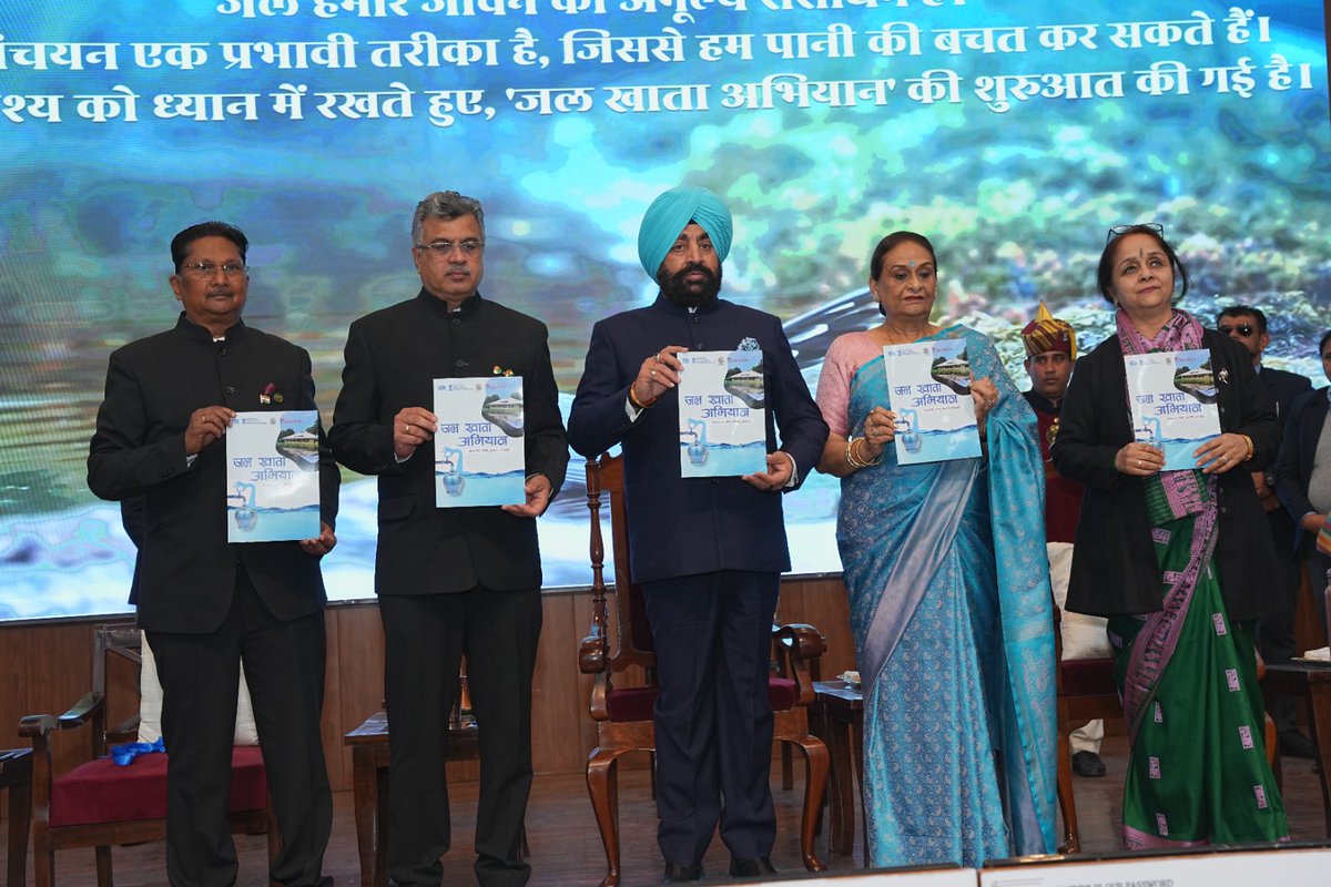 wii_india's tweet photo. The Hon. Governor of Uttarakhand Sh. Lt Gen Gurmit Singh @LtGenGurmit and launched two publications prepared by WII: (i) Brain Gym Activity – River Dependent Animals and (ii) Celebrating Ganga and Its Tributaries. The Tool Booklet on Brain Gym Activity was developed for school children to sensitize them to river ecosystems and their biodiversity. This booklet includes activities designed to stimulate young minds and inspire them to contribute to sustainable lifestyles and river conservation. The publication on Celebrating Ganga and Its Tributaries provides insights into various festivals and ceremonies observed in the Ganga River Basin, linking them with the river ecosystem and its biodiversity. It highlights the role of the Ganga and its tributaries in the cultural, livelihood, and community development of the region.
@moefcc
@vrtiwari1
@himalayanwolf1
@ruchibadola