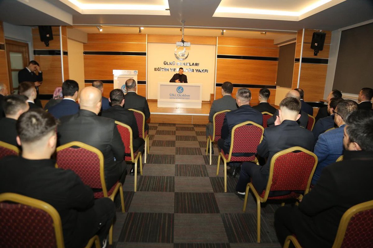 Ülkü Ocakları Eskişehir İl Başkanı Ahmet Ceyhan ve yönetimi, Ülkü Ocakları Genel Başkanımız Sn. Ahmet Yiğit Yıldırım'ı ziyaret etti.