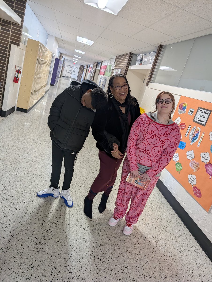 DrPenK's tweet photo. School Visit Chronicles: A school visit isn't complete until new connections are formulated. At RaytownsuccessAcademy conversations reiterated the "you can do it" belief. Lessons taught, connections, made, follow up will occur. This young lady returned to donate to Ss! #AtPromise https://t.co/ydqHyLyVEz
