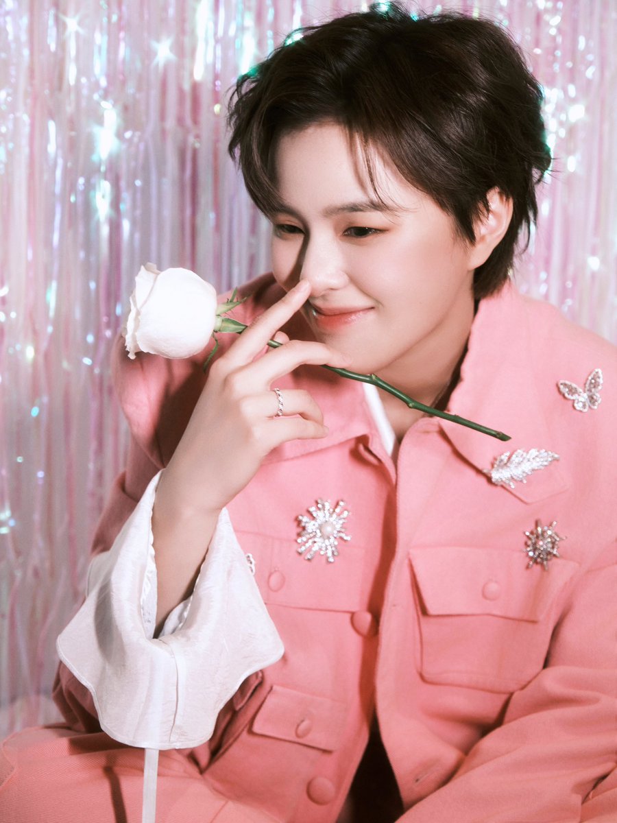 SunneeGlobalFC's tweet photo. 2025/01/29 Sunnee Studio Weibo Update
2025/01/29 Sunnee杨总工作室微博更新

See you in tonight’s performance at Hainan Spring Festival Gala! 

一抹亮眼粉色套装出席#2025海南春晚, 乘着勇气《披风》，拨开凛冬，同往新春，今晚舞台见！

#Sunnee杨芸晴 #蛇年大吉 #杨芸晴 #Sunnee https://t.co/blo8uU9BSX