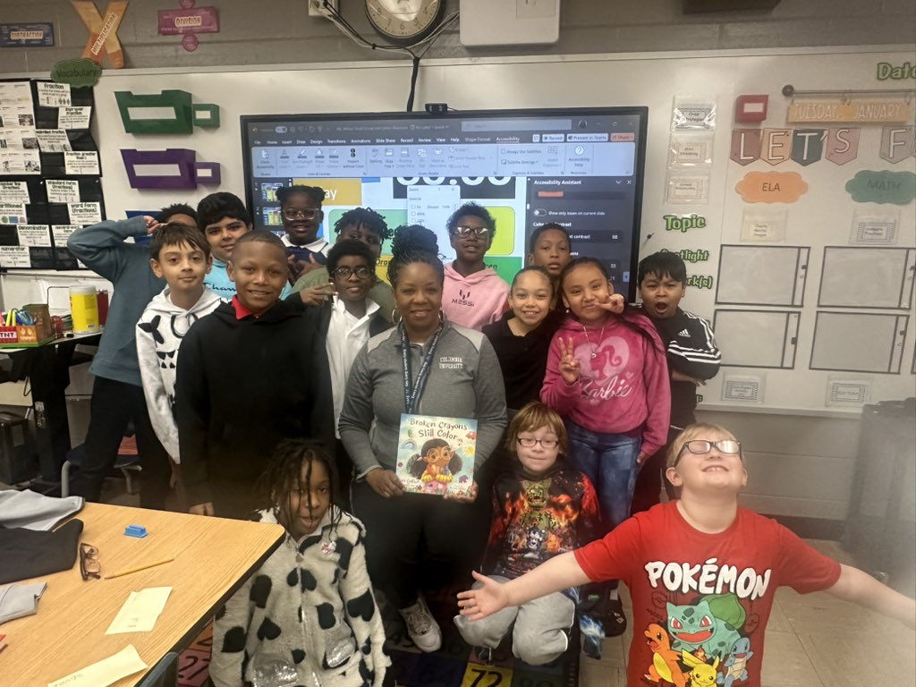 Celebrity Reader status at Timucuan ES!! #LiteracyWeek #lovemyjob <a href="/DuvalSchools/">DCPS</a> ❤️📚