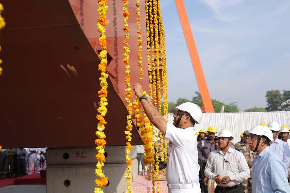 livefist's tweet photo. Keel-laying of 7th Mahe-class anti-submarine warfare shallow water craft (ASW SWC) at @CSLCochin today. https://t.co/FyvJyD19nI