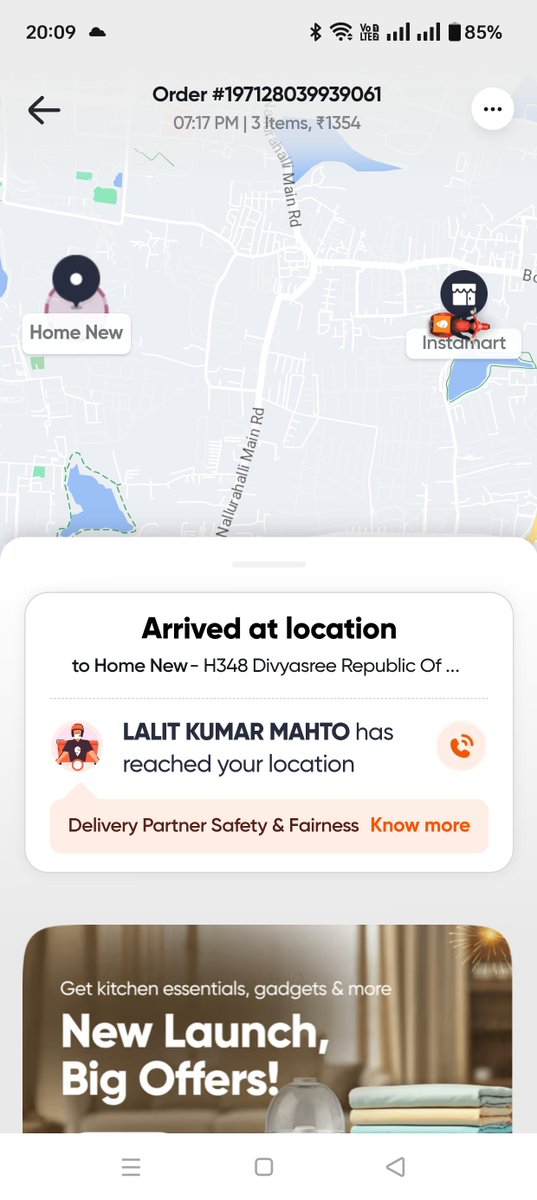 Cartoonisht's tweet photo. @SwiggyInstamart  I think you need to stop fake promising to customer.  Promising a delivery time of 11 mins and not delivering even in an hour and customer service not being helpful in such a case. https://t.co/vAYIr19Xzp
