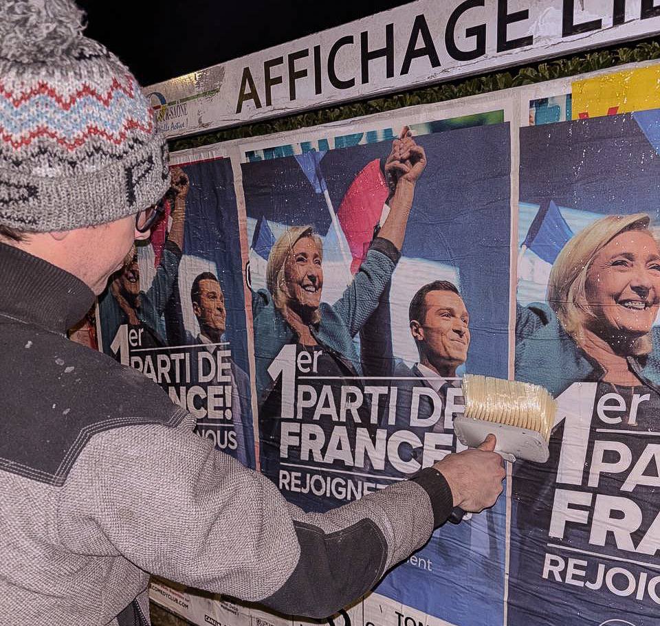 RNJ_Rhone69's tweet photo. 🪣 Collage sur #Genay, #Neuville-sur-Saone, #Cailloux-sur-Fontaines !
🚀 Rejoignez le #PremierPartiDeFrance #JusquALaVictoire 🇫🇷
#RNJ #RN #Rhône https://t.co/6hewA5y7bW