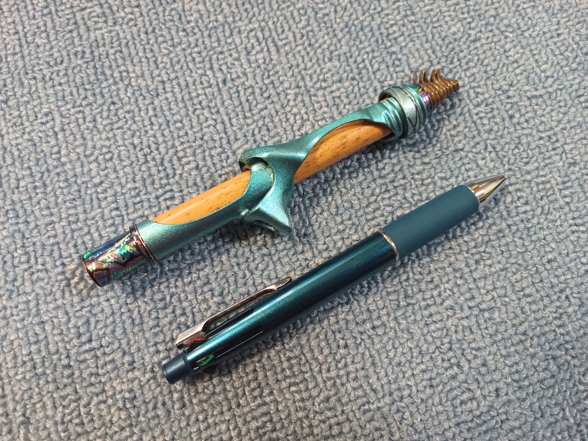 Gautraman's tweet photo. 【自分用】世界最小(自称)仕舞寸16cm、ルアー用テレスコでは世界最軽量(自称)アンダー30gのロッド完成！ただの狂気です。
超軽量リールシート&amp;フードナットを実現するギミック等、詳細はブログにて。
https://t.co/mwOZrAFPPT https://t.co/FKGYy2v9Lu