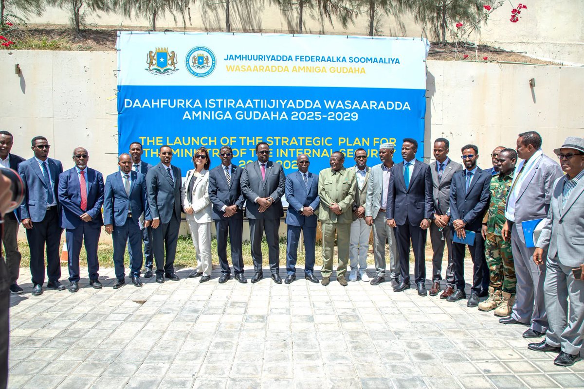 Acting Minister &amp; State Minister of Justice &amp; Constitutional Affairs, <a href="/AmbIlyasOmar/">Amb Ilyas Sheikh Omar</a> attended the launch of the 2025-2029 Strategy of the <a href="/MoIS_FGS/">Ministry Of Internal Security 🇸🇴</a> opened by Deputy Prime Minister H.E. <a href="/SalahJama/">Salah Jama</a> he Praised the ministry &amp; partners for their dedication to security &amp; social services