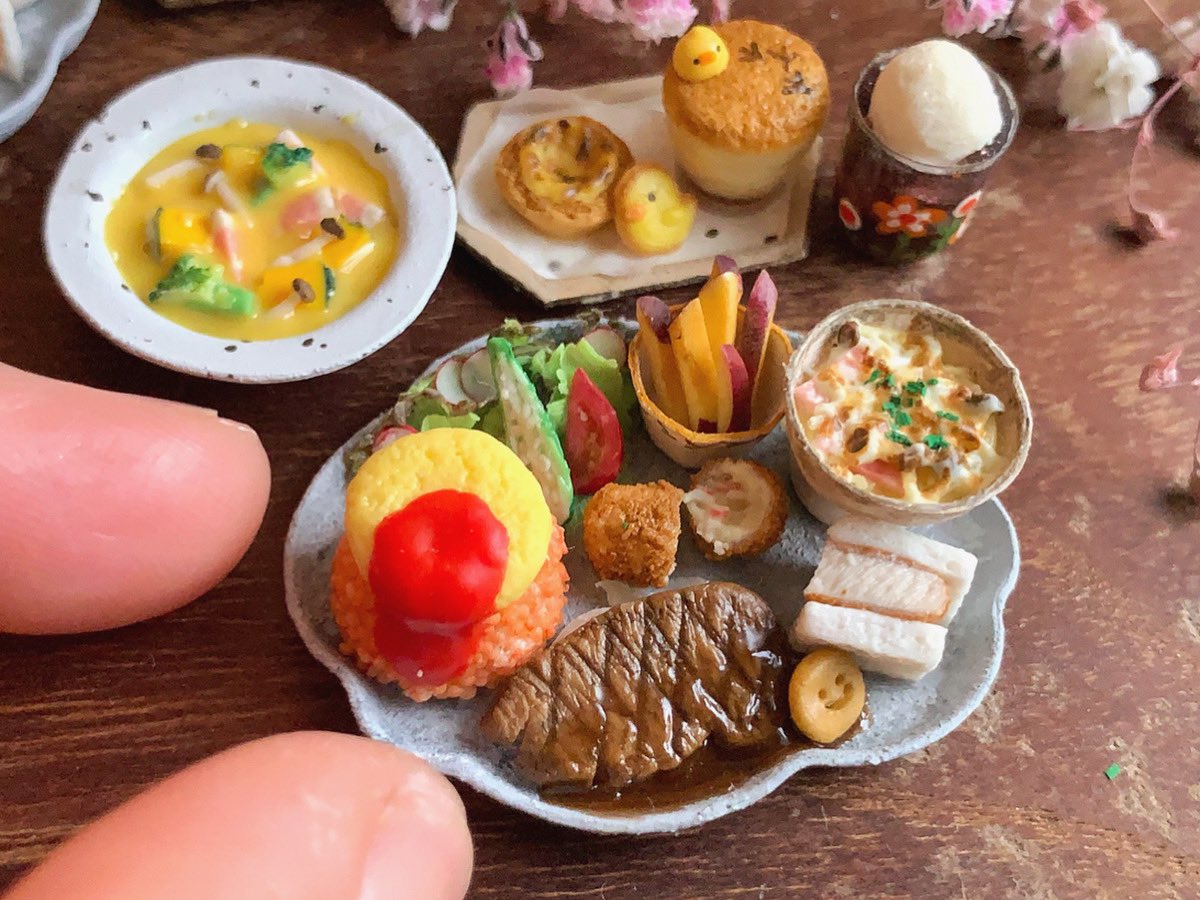 mush_o2u8_'s tweet image. このボリュームよ。笑
オムライス、ミニカツサンド、パスタグラタン、、、お腹いっぱいです🤭

#ミニチュア　#ミニチュアフード