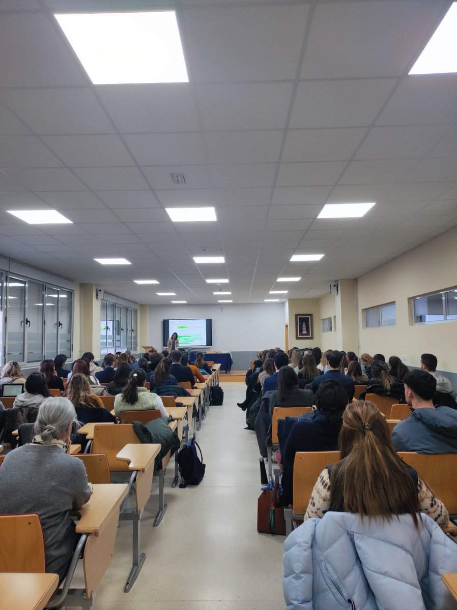 C_Penalvento's tweet photo. Ayer por la tarde todos los profesores del colegio nos reunimos en claustro general para ponernos al día de todas las novedades educativas y de la gran evolución que está teniendo nuestro centro. ¡Todo gracias a las familias que confiáis en nosotros! #Educare #FormandoPersonas https://t.co/n5Y0tdkLrx
