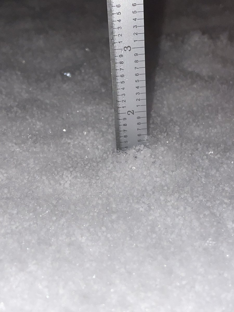 Jbukow2's tweet image. 1.4” of snow overnight here in the North End of Boston @WX1BOX #mawx
