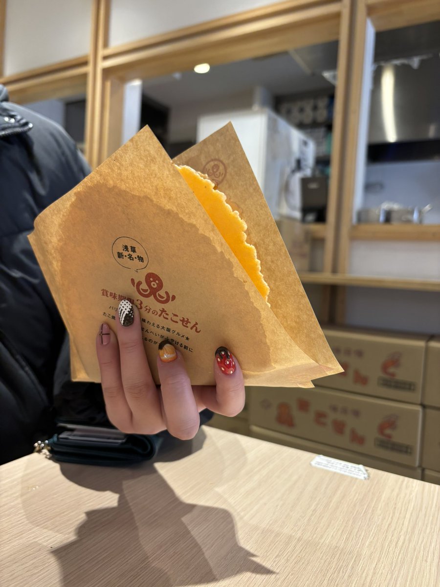 初浅草⛩ 

食べて歩いての1日🚶🏻‍♀️
充実‼︎🤍

学生時代のお友達3年ぶりの再会でした👭