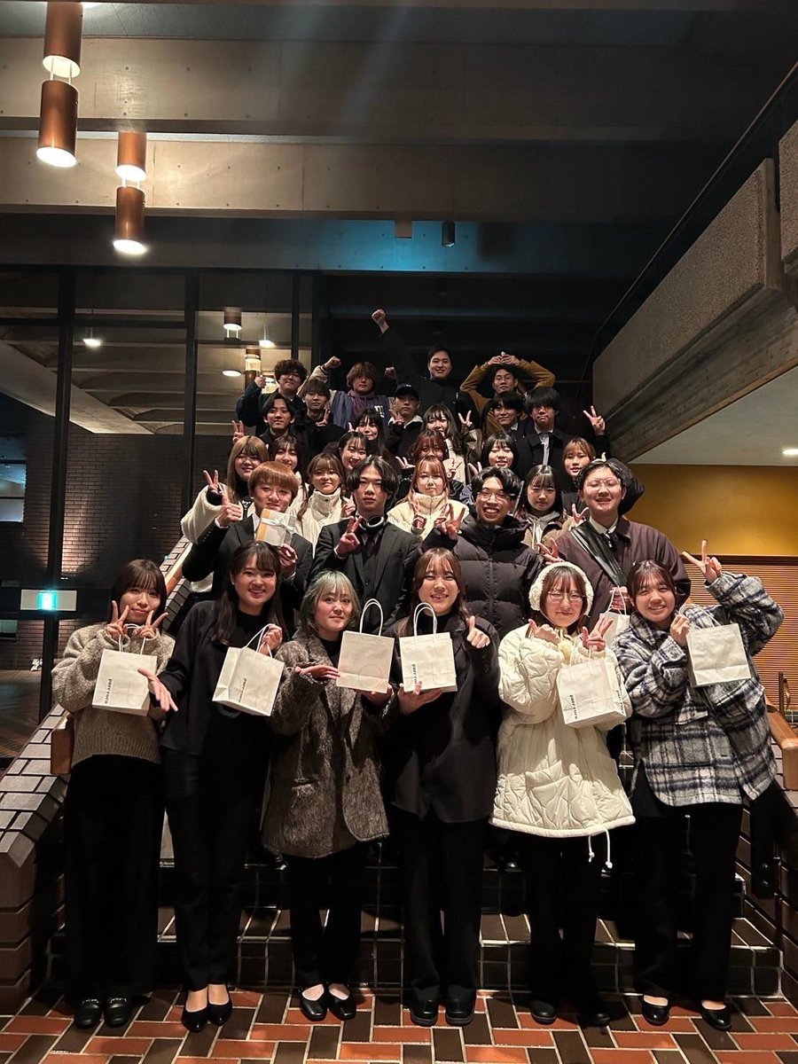 kunitachi_tp's tweet photo. 昨日は4年生の卒業試験でした！✨
4年間の最後にふさわしい素晴らしい演奏でした🥲︎
お疲れ様でした！！
写真は試験終了後のものです📸

4年生の卒業試験を終え、学外演奏会まで1ヶ月を切りました！
是非たくさんの方にご来場いただきたいです🥺
お待ちしております🙇‍♀️ https://t.co/KHVrIyICUa