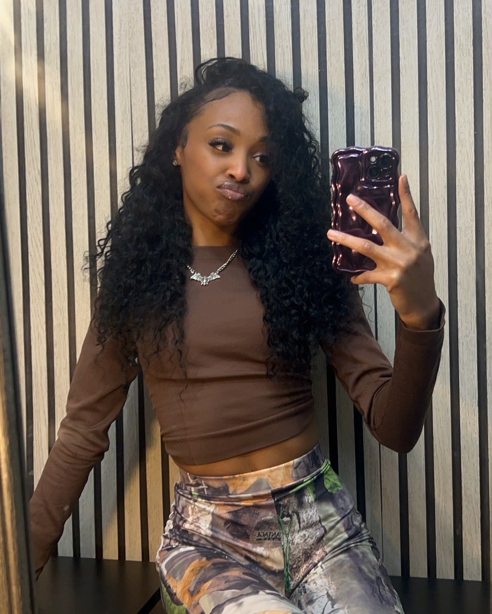 blaccmontanaa's tweet photo. & just like that π§πΎββοΈ #streammymusic https://t.co/7JLTIKboDR