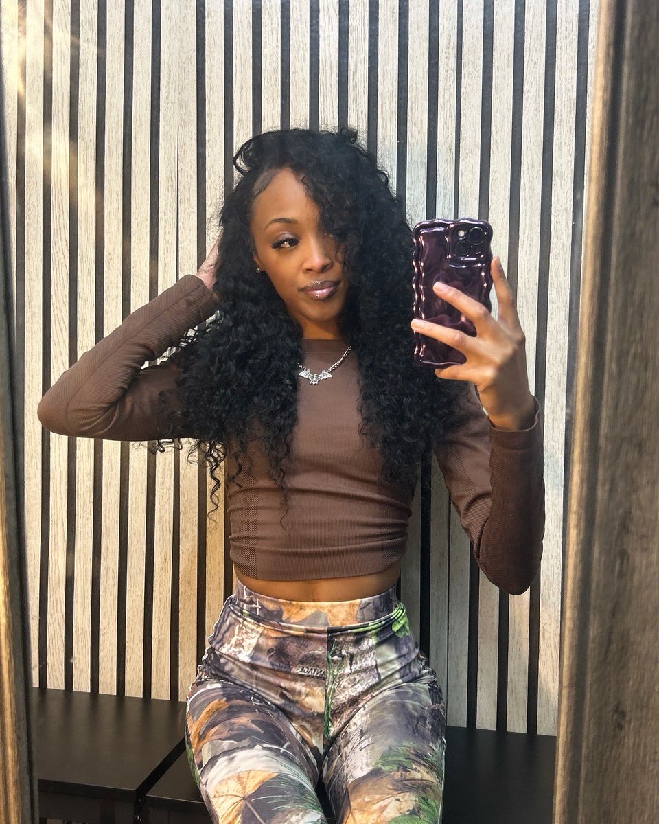 blaccmontanaa's tweet photo. & just like that π§πΎββοΈ #streammymusic https://t.co/7JLTIKboDR