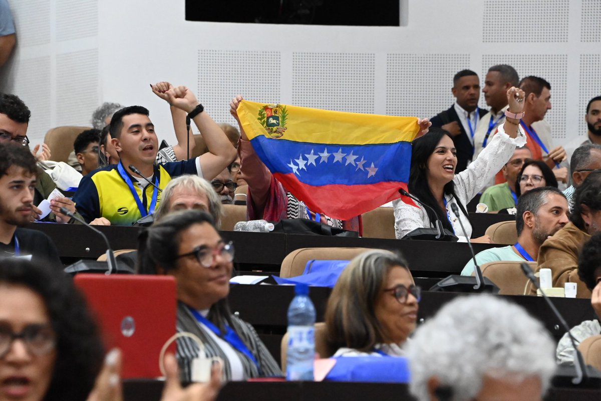 EmbaCubaBelgica's tweet photo. 📌Asistió Primer Secretario del Comité Central del Partido y Presidente de la República de #Cuba, @DiazCanelB , a  inauguración de la VI Conferencia internacional Por el Equilibrio del Mundo "Con todos y para el bien de todos".

#MartíVive 
👇
🔗https://t.co/lAf2lS45TX https://t.co/sWMyx9vVsl